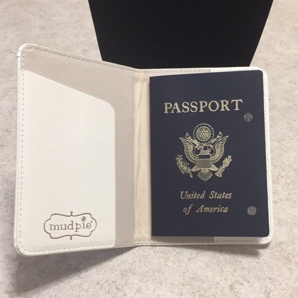 PASSPORT Holder White & Gold Mudpie NEW Great Gift! - Picture 3 of 5